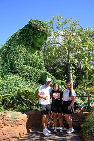 Kids in the Moana attraction